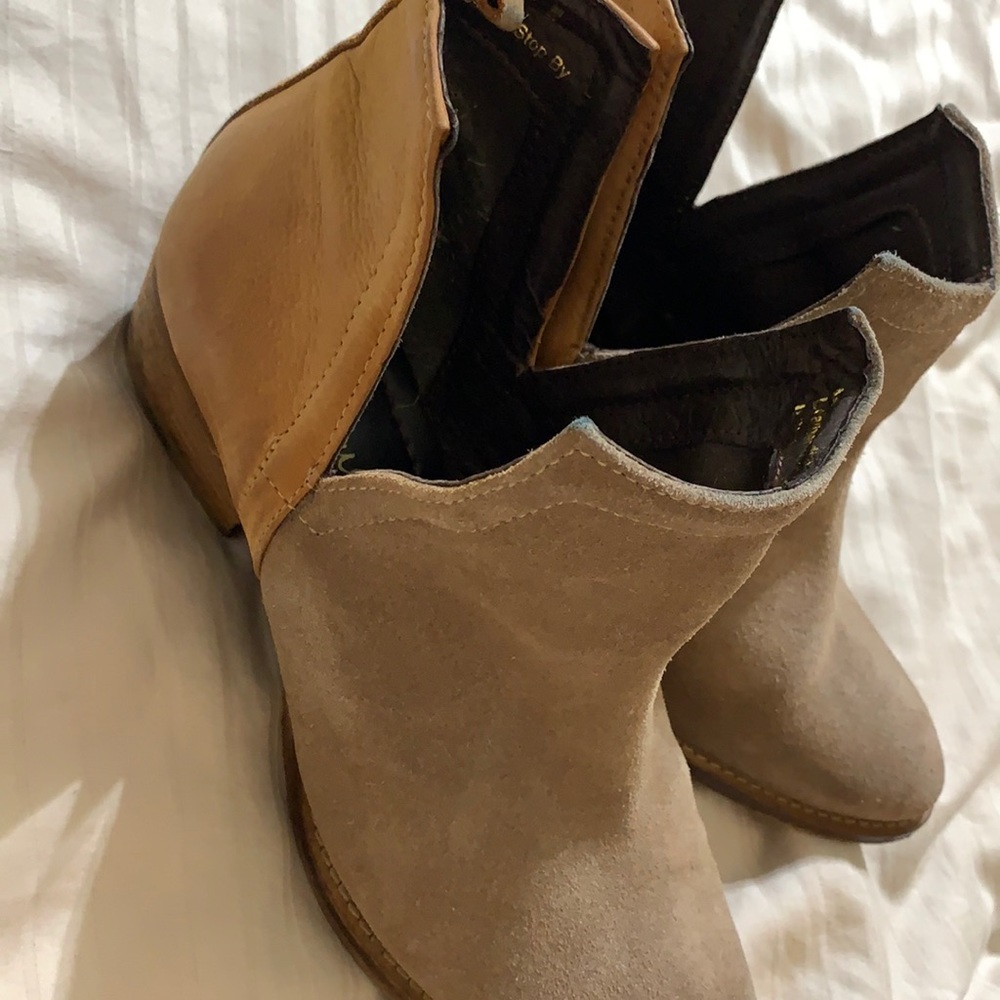Excellent condition Diba Tru short stop. Size 10